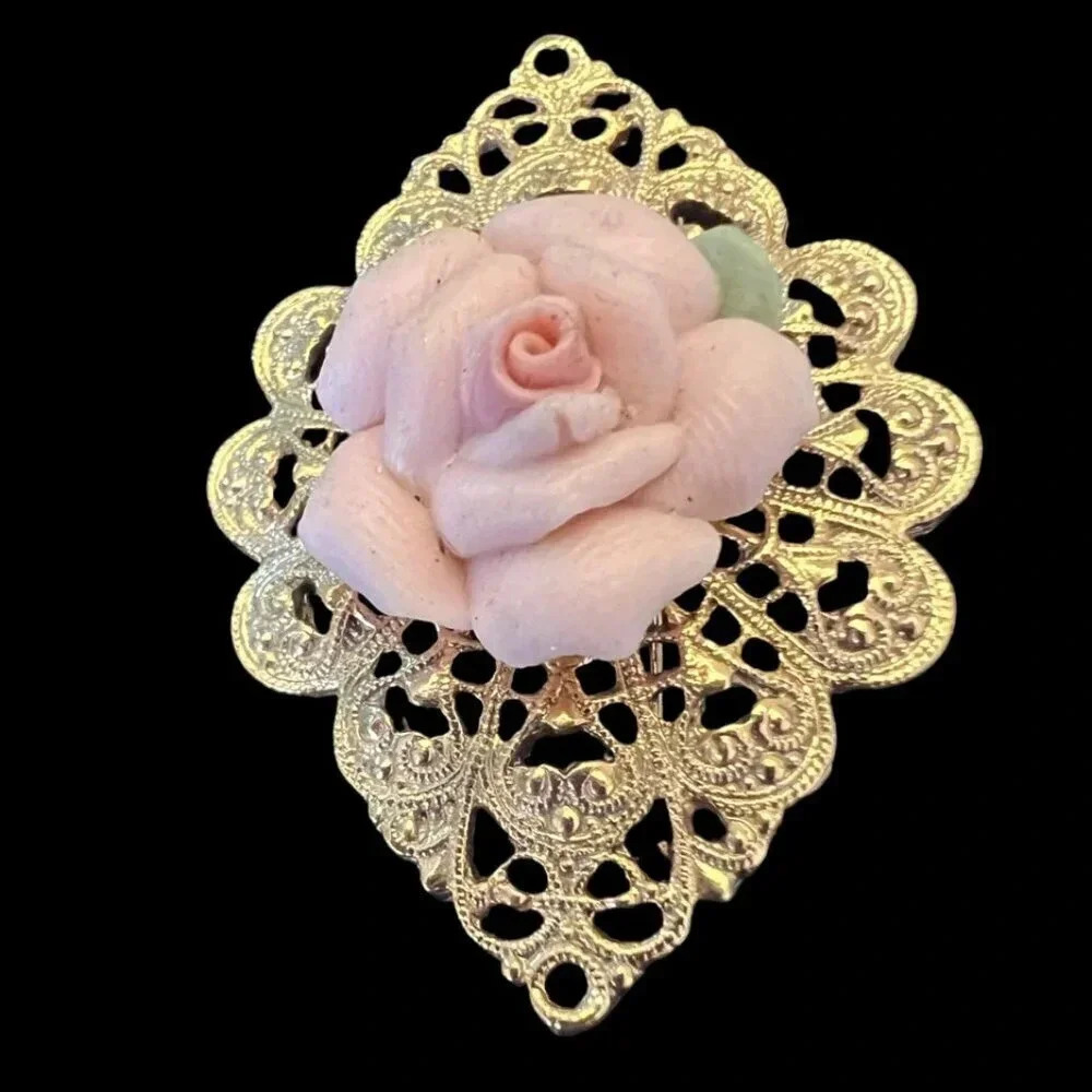 Vintage 1928 Pink Porcelain Rose Filigree Brooch Pin Gold Tone - Picture 4 of 4